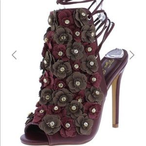 Plum Floral Stiletto w/ankle tie!